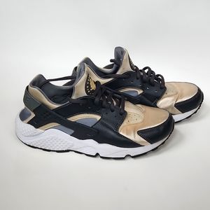 Nike Air Huarache oatmeal size 8.5